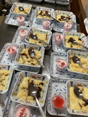 嚥下食はカステラプデイングと🍓いちごムース